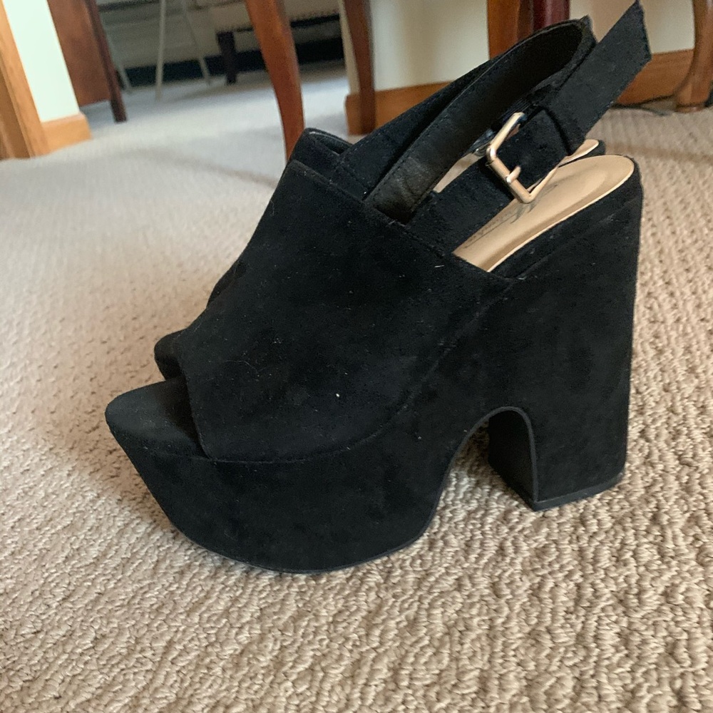 NASTY GAL BLACK PLATFORM HEELS!